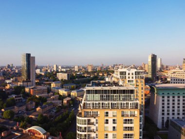 İngiltere 'nin orta Londra şehrinde Thames Nehri' nden Kanarya Rıhtımı Binası Yüksek Açı Manzarası. Görüntü, İHA 'nın Kamerasıyla 8 Haziran 2023' te Alçak İrtifa 'da çekildi. 