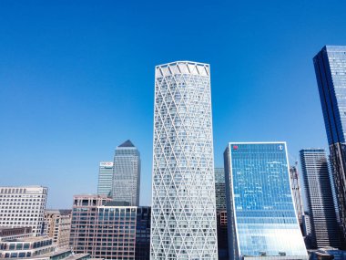 İngiltere 'nin orta Londra şehrindeki Canary Wharf binalarının yüksek açılı görüntüsü. Görüntü, İHA 'nın Kamerasıyla 8 Haziran 2023' te Alçak İrtifa 'da çekildi. 