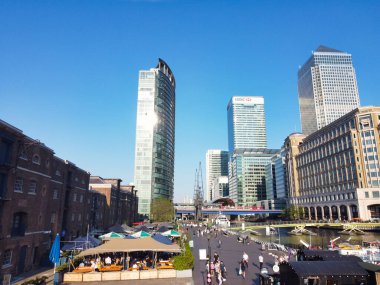 İngiltere 'nin orta Londra şehrindeki Canary Wharf binalarının yüksek açılı görüntüsü. Görüntü, İHA 'nın Kamerasıyla 8 Haziran 2023' te Alçak İrtifa 'da çekildi. 