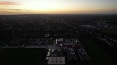 Luton, İngiltere, İngiltere - 30 Ocak 2023: Luton 'da Sunset View, Slow Mo Video