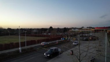 Luton, İngiltere, İngiltere - 30 Ocak 2023: Luton 'da Sunset View, Slow Mo Video