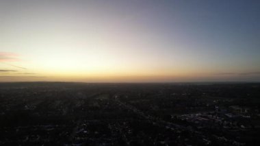 Luton, İngiltere, İngiltere - 30 Ocak 2023: Luton 'da Sunset View, Slow Mo Video