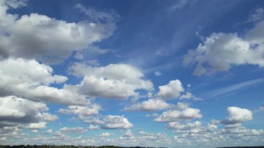 Hızlı Hareket Eden Dramatik Bulutların Yüksek Açı Görünümü 
