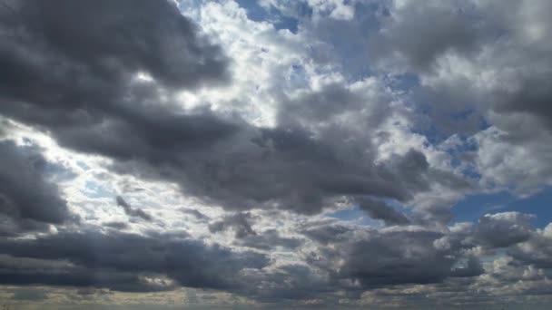 Nagy Látószögű Kilátás Gyorsan Mozgó Drámai Felhők — Stock videók