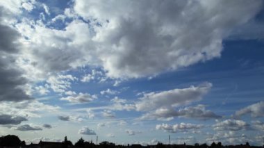 Hızlı Hareket Eden Dramatik Bulutların Yüksek Açı Görünümü 