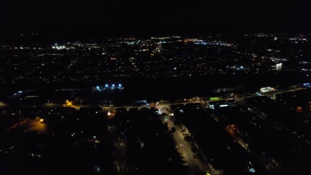 在夜间城市上空的烟花 — 图库视频影像