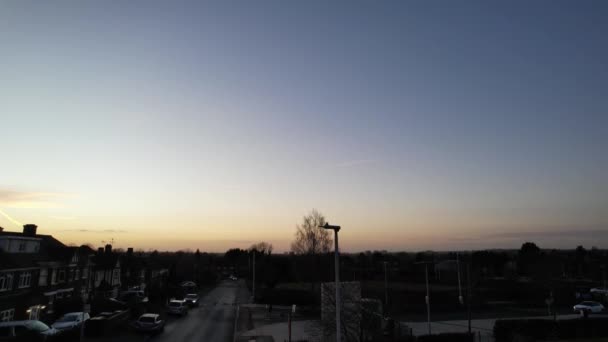 イギリス ルトン2023年1月30日 日没時のイギリス ルトン市の夕日の高角度映像 — ストック動画