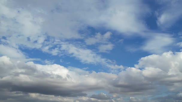 Dramatische Wolken Boven Stad — Stockvideo