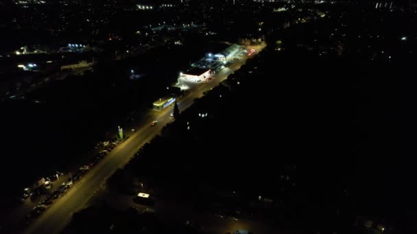 家庭上空的夜景 — 图库视频影像