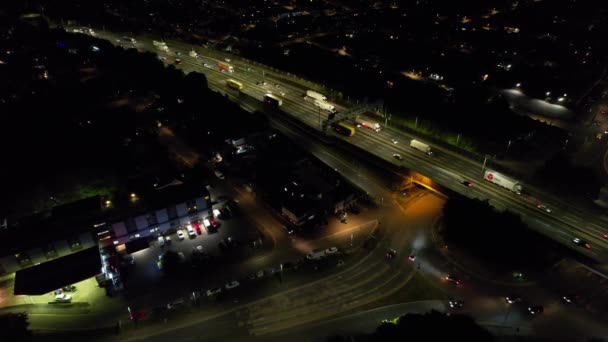 Νυχτερινή Άποψη Της Κυκλοφορίας Των Αυτοκινητοδρόμων — Αρχείο Βίντεο