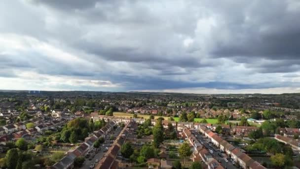 Hava Görüntüleri Luton Şehri Şehrin Üzerine Kara Bulutlar — Stok video