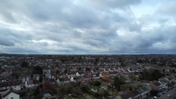 风暴云彩在城市上空移动从高空拍摄的无人机摄像 — 图库视频影像