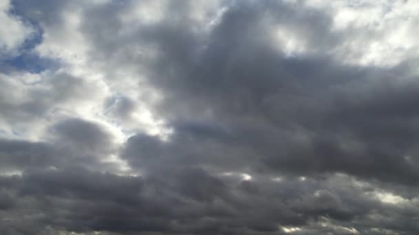 Nuvens Tempestade Movendo Sobre Cidade Câmera Drone Filmagem Alta Altitude — Vídeo de Stock