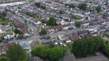 Luton City, İngiltere 'nin yerleşim bölgesinin hava görüntüleri. 23 Temmuz 2023 'te İHA kamerasıyla yakalanmış..