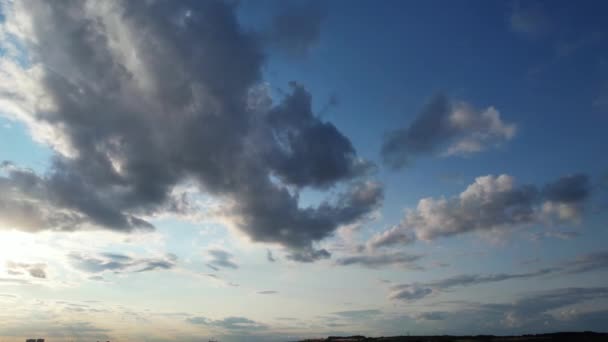 英格兰 最美丽的天空和云彩就在日落前 — 图库视频影像