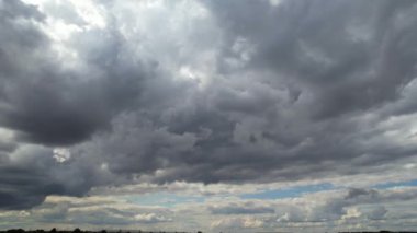 En Güzel Gökyüzü ve Bulutlar Gün batımından hemen önce İngiltere, Büyük Britanya.