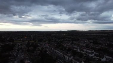 Luton İngiltere 'nin yerleşim bölgesinin hava görüntüleri. 23 Temmuz 2023 'te Drone Camera ile yakalanmış..