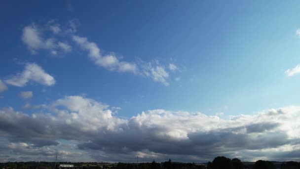 ルートン シティ イングランドの劇的な雲 — ストック動画
