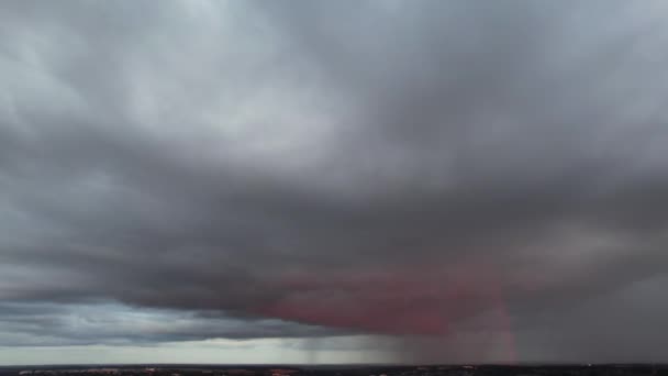 日落时卢顿市上空乌云密布 — 图库视频影像