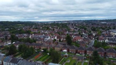 İngiltere 'nin Kuzey Luton şehrinde En Güzel Gökyüzü ve Bulutların Yüksek Açılı Manzarası, 28 Temmuz 2023' te İHA 'nın Kamerasıyla Hava Görüntüsü çekildi.