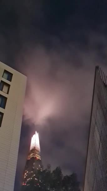 Αεροφωτογραφία Του Φωτισμένου Κτιρίου Στο Κεντρικό Λονδίνο Night View Αποτυπώθηκε — Αρχείο Βίντεο