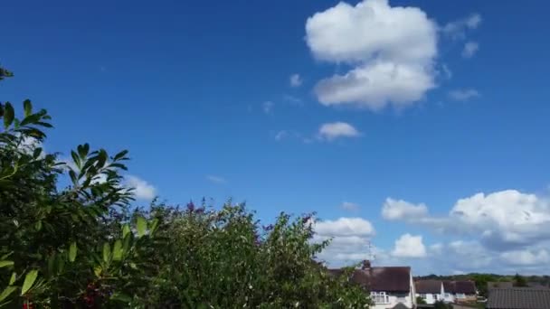 Letecké Záběry Britského Města Během Silných Větrů Částečně Oblačného Dne — Stock video