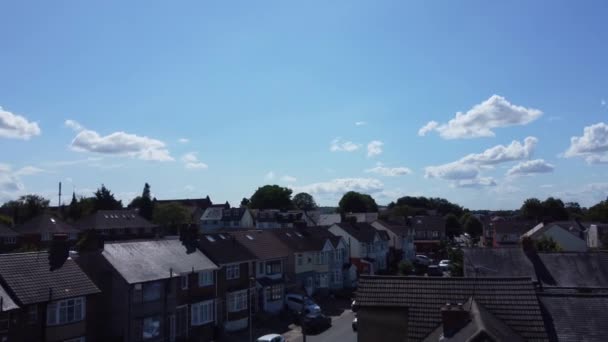 Luchtfoto Van British City Tijdens Sterke Wind Gedeeltelijk Bewolkte Dag — Stockvideo