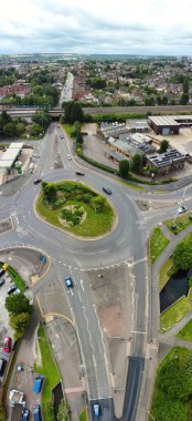 Batı Luton Şehri ve Konut Bölgesi Yüksek Açı Panoramik Manzarası. 30 Temmuz 2023 'te Drone' un Kamerasıyla Hava Görüntüsü. İngiltere, İngiltere