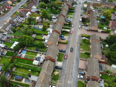 Batı Luton Şehri ve Konut Bölgesi Yüksek Açı Manzarası. 30 Temmuz 2023 'te Drone' un Kamerasıyla Hava Görüntüsü. İngiltere, İngiltere