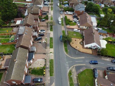 Batı Luton Şehri ve Konut Bölgesi Yüksek Açı Manzarası. 30 Temmuz 2023 'te Drone' un Kamerasıyla Hava Görüntüsü. İngiltere, İngiltere