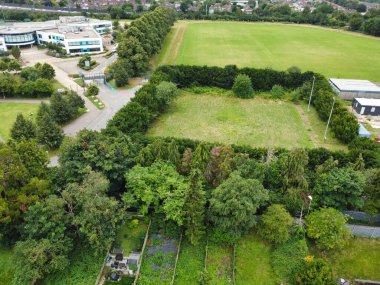 Batı Luton Şehri ve Konut Bölgesi Yüksek Açı Manzarası. 30 Temmuz 2023 'te Drone' un Kamerasıyla Hava Görüntüsü. İngiltere, İngiltere