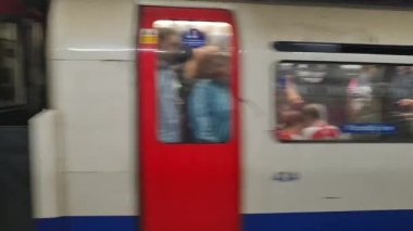 İngiltere 'nin başkenti Londra' daki tren ve metro istasyonu. Görüntü 22 Ağustos 2023 'te çekildi.