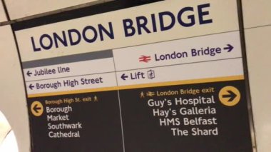 İngiltere 'nin başkenti Londra' daki tren ve metro istasyonu. Görüntü 22 Ağustos 2023 'te çekildi.