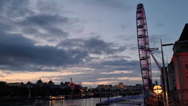 Turyści Spacerujący Wzdłuż Drogi London Eye Westminster Central London City — Wideo stockowe
