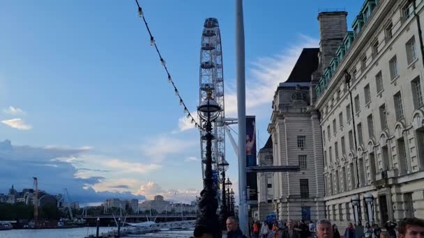 Turistas Caminhando Longo Caminho Londres Olho Westminster Central Londres Cidade — Vídeo de Stock