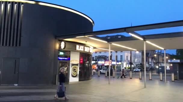 Britisk Tog Jernbanen Plattform Pancras Internasjonale Stasjon Sentrale London City – stockvideo