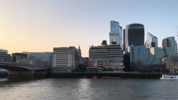 Река Тэймс Лондонском Мосту Центральной Части Лондона Столице Великобритании Время — стоковое видео