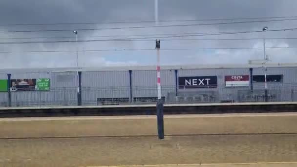 Seitenansicht Des Umzugs Des British National Train Von Luton City — Stockvideo