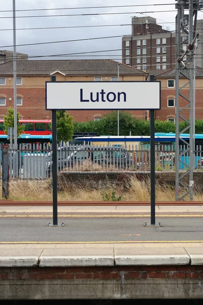 Legszebb Alacsony Szögű Kilátás Közép Luton City Vasútállomás Anglia Elfogták — Stock Fotó