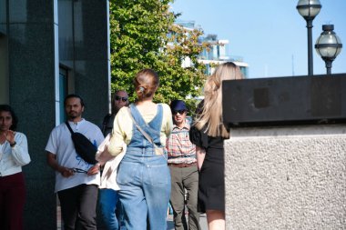 Uluslararası Turist Halkının En Güzel Görüntüsü 4 Haziran 2023 'te İngiltere' nin başkenti Londra 'daki Tower Bridge ve Thames Nehri' ni ziyaret ediyor.