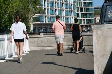 Uluslararası Turist Halkının En Güzel Görüntüsü 4 Haziran 2023 'te İngiltere' nin başkenti Londra 'daki Tower Bridge ve Thames Nehri' ni ziyaret ediyor.
