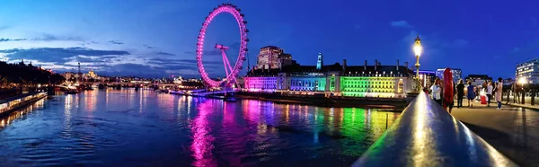 Самые Красивые Кадры Освещённого Лондонского Глаза Реки Темзы Вестминстер Башня — стоковое фото