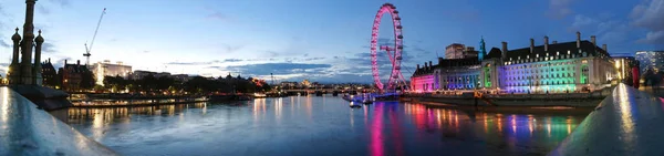 Найкрасивіші Кадри Освітленого Лондонського Ока Від Річки Темзи Вестмінстер Тауер — стокове фото