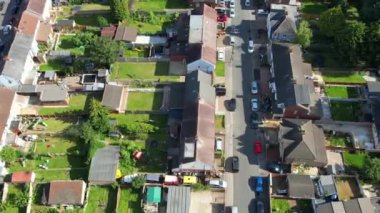 Güneşli bir günde Doğu Luton Şehri ve Konut Bölgesi Yüksek Açı Manzarası. Hava görüntüsü, 6 Ağustos 2023 'te Drone' un Kamerası ile kaydedildi. Luton, İngiltere, İngiltere