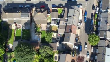 Güneşli bir günde Doğu Luton Şehri ve Konut Bölgesi Yüksek Açı Manzarası. Hava görüntüsü, 6 Ağustos 2023 'te Drone' un Kamerası ile kaydedildi. Luton, İngiltere, İngiltere