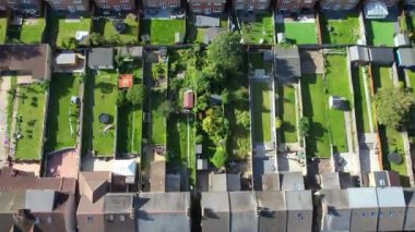 Güneşli bir günde Doğu Luton Şehri ve Konut Bölgesi Yüksek Açı Manzarası. Hava görüntüsü, 6 Ağustos 2023 'te Drone' un Kamerası ile kaydedildi. Luton, İngiltere, İngiltere