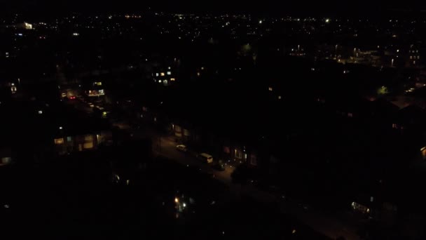 イギリスのライトアップルートンシティの夜の空中ビュー 高い角度の映像はドローンのカメラが付いている2023年8月5日に捕獲されました — ストック動画