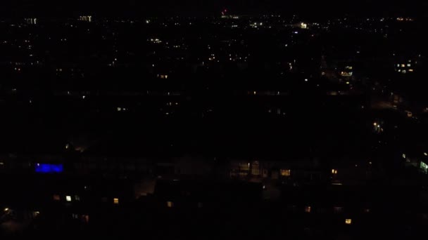 Vista Aérea Ciudad Luton Iluminada Inglaterra Reino Unido Durante Medianoche — Vídeo de stock