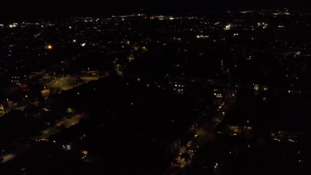 英国灯火通明的卢顿市午夜空中景观 2023年8月5日拍摄的高角影像是用无人机拍摄的 — 图库视频影像