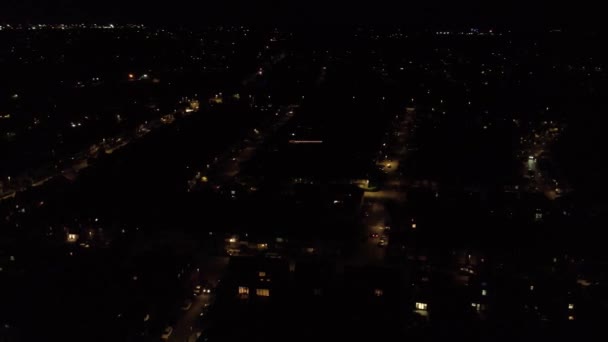 英国灯火通明的卢顿市午夜空中景观 2023年8月5日拍摄的高角影像是用无人机拍摄的 — 图库视频影像